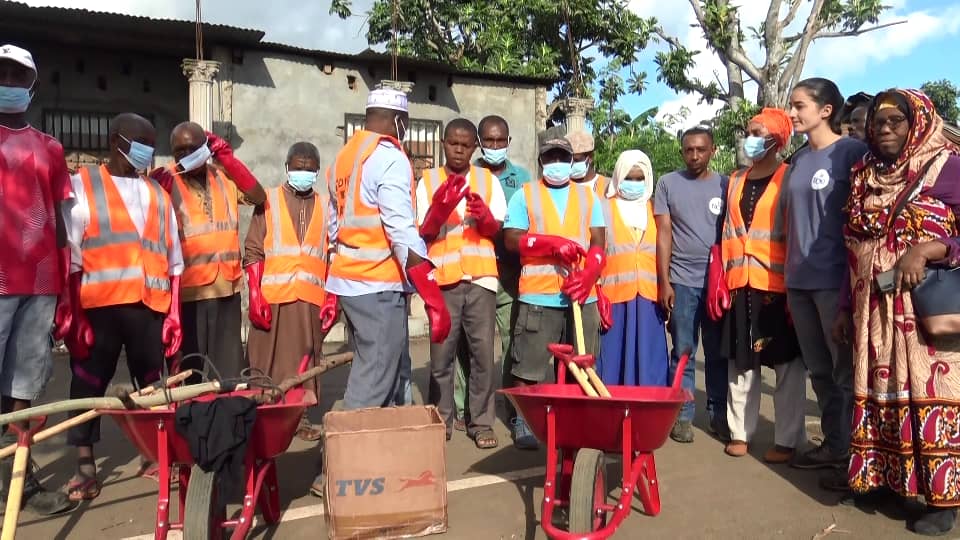 image L'association Noé offre du matériel hygiénique aux habitants de Kanaleni